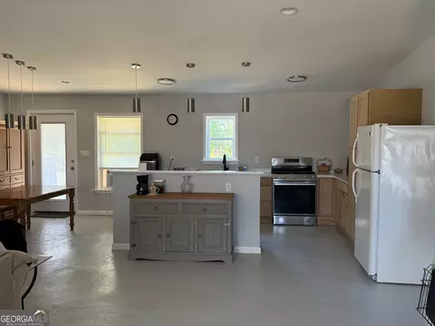 Kitchen - 1185 County Road 402, Fruithurst, AL 36262 photo 1 of 4