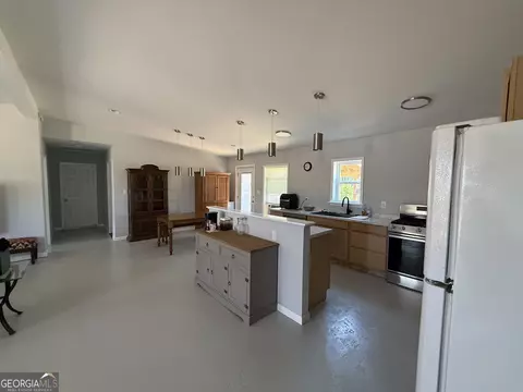 Kitchen - 1185 County Road 402, Fruithurst, AL 36262 photo 3 of 4