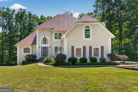 190 Indian Bluff Dr, Sharpsburg, GA 30277