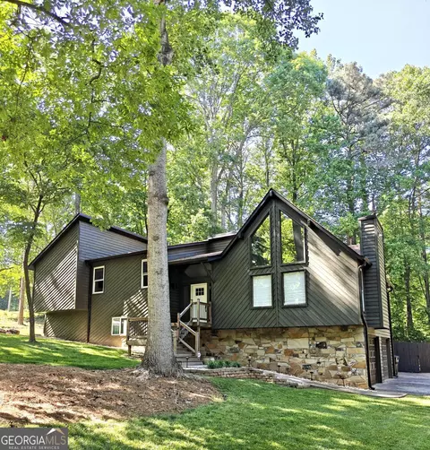 1302 Rolling Green Dr, Acworth, GA 30102