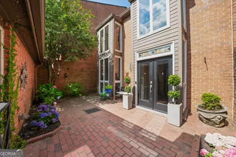3 Willow Gln, Atlanta, GA 30342