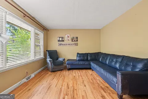 Living - 90 Elm Dr, Toccoa, GA 30577 photo 2 of 3