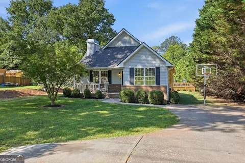 981 Hoyt St, Cornelia, GA 30531
