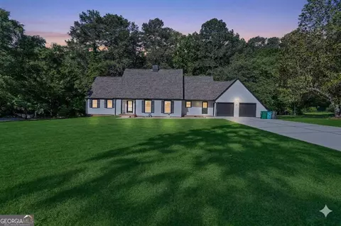 2223 Angela Dr SW, Lilburn, GA 30047