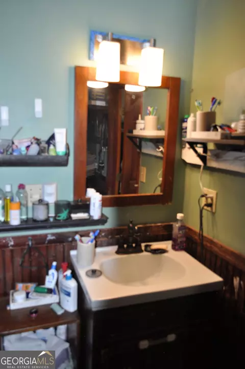 Bath - 685 Rock Mills Rd, Lagrange, GA 30240 photo 2 of 2