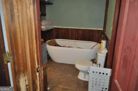 Bath - 685 Rock Mills Rd, Lagrange, GA 30240 photo 1 of 2