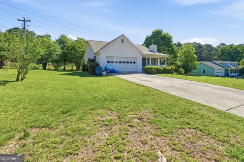800 Lodgeview Dr, Bethlehem, GA 30620
