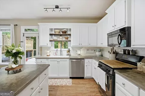 Kitchen - 2895 Daniel Park Run, Dacula, GA 30019 photo 4 of 5