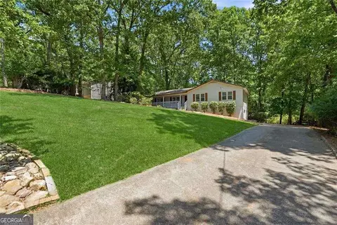 408 Riverlake Ct, Woodstock, GA 30188