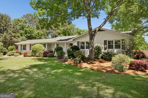 230 Chateau Dr, Fayetteville, GA 30214
