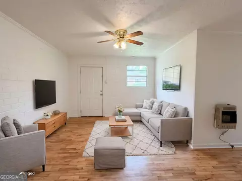 Living - 243 Glenn St, Jackson, GA 30233 photo 1 of 5
