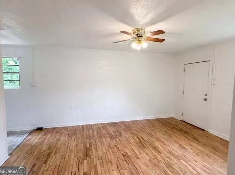 Living - 243 Glenn St, Jackson, GA 30233 photo 5 of 5