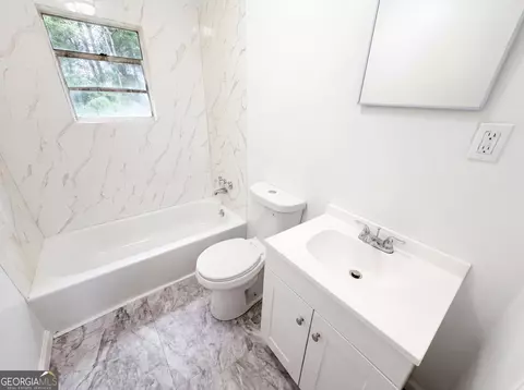 Bath - 243 Glenn St, Jackson, GA 30233 photo 2 of 2