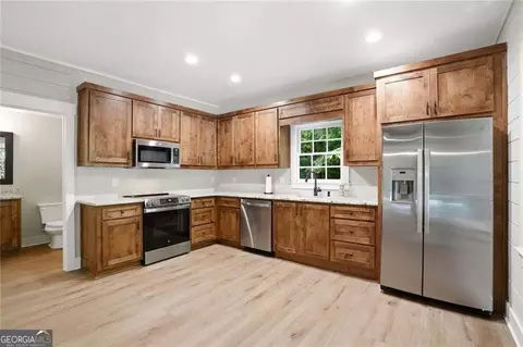 Kitchen - 202 Buckskull Hollow Ct, Jasper, GA 30143 photo 2 of 2