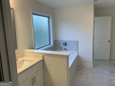 Bath - 210 Parker Dr, Mcdonough, GA 30253 photo 5 of 6
