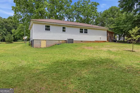 Exterior - 369 Skyline Dr, Toccoa, GA 30577 photo 6 of 13