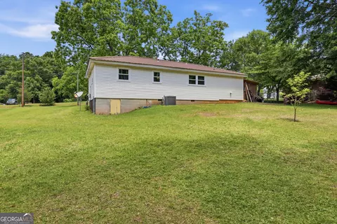 Exterior - 369 Skyline Dr, Toccoa, GA 30577 photo 5 of 13
