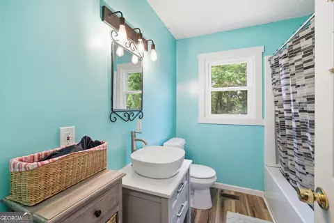 Bath - 369 Skyline Dr, Toccoa, GA 30577 photo 1 of 2