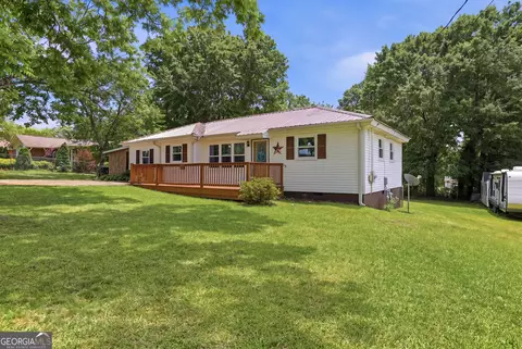Exterior - 369 Skyline Dr, Toccoa, GA 30577 photo 1 of 13