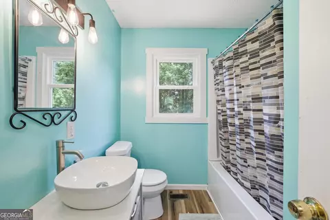 Bath - 369 Skyline Dr, Toccoa, GA 30577 photo 2 of 2