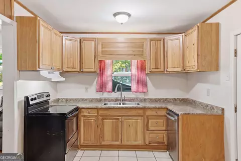 Kitchen - 369 Skyline Dr, Toccoa, GA 30577 photo 2 of 2