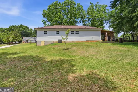 Exterior - 369 Skyline Dr, Toccoa, GA 30577 photo 8 of 13