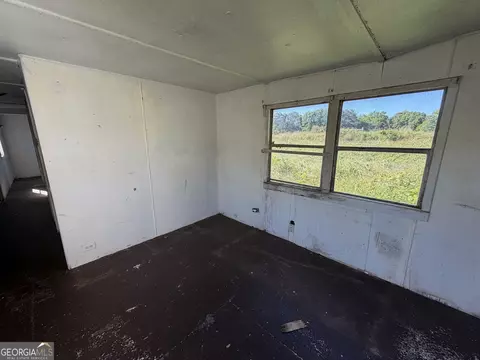 265 Aldora St, Barnesville, GA 30204 photo 4