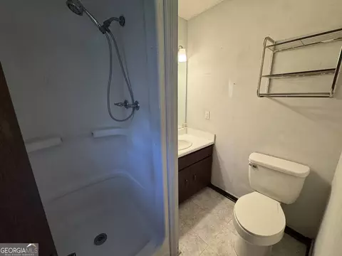 Bath - 420 Wilson Ave, Lyons, GA 30436 photo 2 of 2