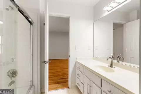 Bath - 3736 Harts Pl, Chamblee, GA 30341 photo 4 of 5