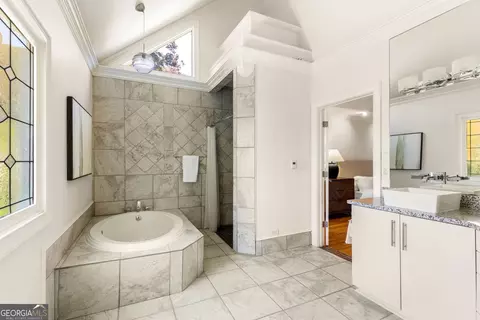 Bath - 3736 Harts Pl, Chamblee, GA 30341 photo 2 of 5