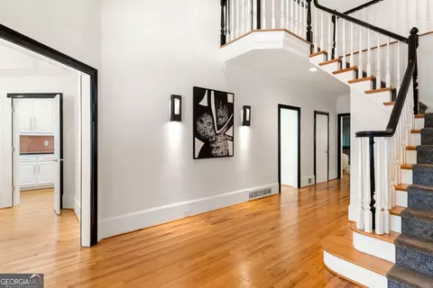 Entry Way - 3736 Harts Pl, Chamblee, GA 30341 photo 2 of 4