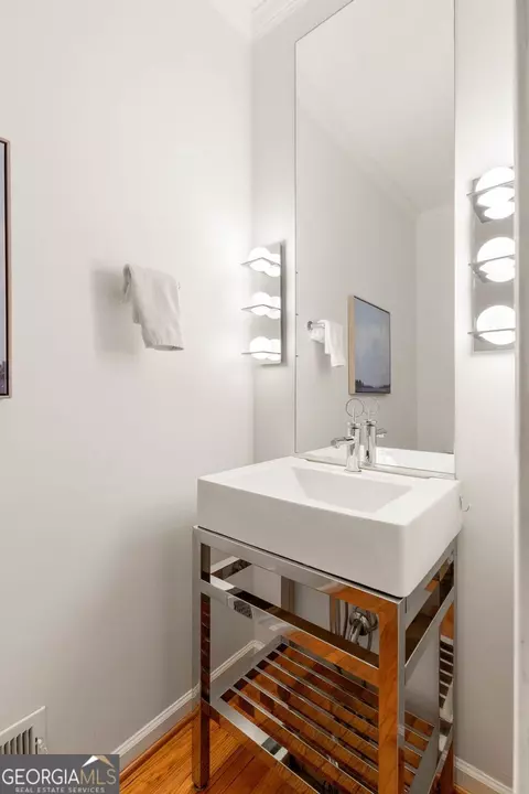 Bath - 3736 Harts Pl, Chamblee, GA 30341 photo 3 of 5