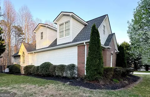 Exterior - 114 Springbrook Dr, Cornelia, GA 30531 photo 3 of 9