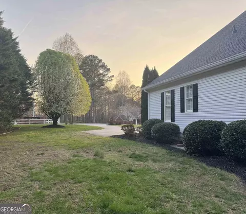 Exterior - 114 Springbrook Dr, Cornelia, GA 30531 photo 4 of 9
