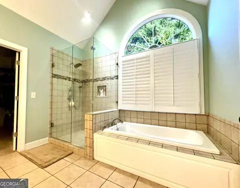 Bath - 114 Springbrook Dr, Cornelia, GA 30531 photo 2 of 4