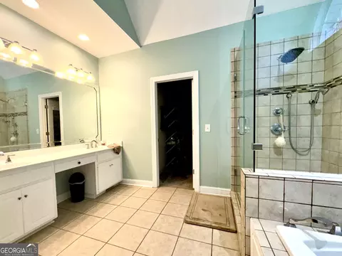 Bath - 114 Springbrook Dr, Cornelia, GA 30531 photo 1 of 4