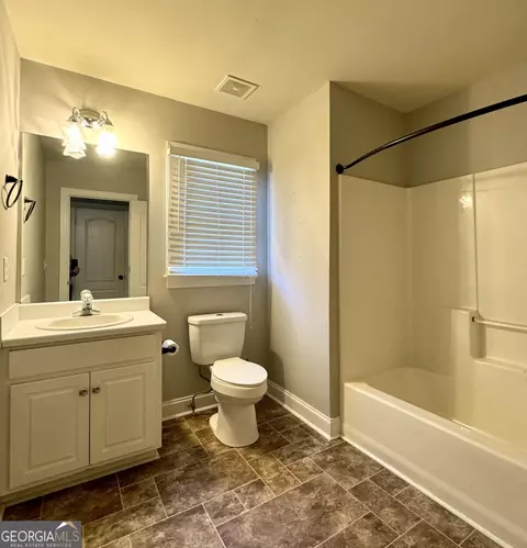 Bath - 114 Springbrook Dr, Cornelia, GA 30531 photo 4 of 4