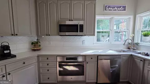 Kitchen - 3846 Stonebriar Ln, Duluth, GA 30097 photo 3 of 5