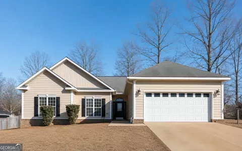 302 Appling, Byron, GA 31008