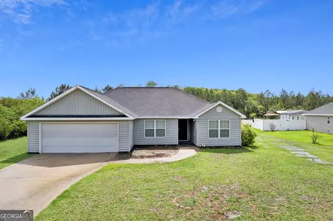 472 Hawks Landing Dr, Waynesville, GA 31566