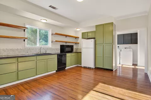 Kitchen - 134 Mitchell Farm Rd, Colbert, GA 30628 photo 2 of 6