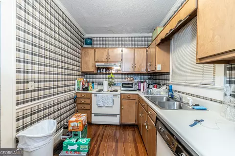 Kitchen - 809 E 2nd Ave SW, Rome, GA 30161 photo 4 of 4