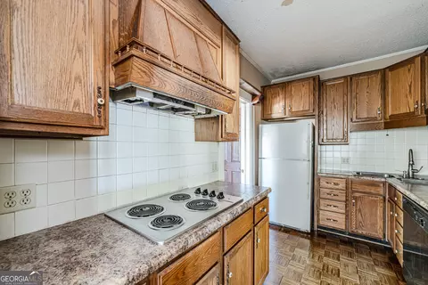 Kitchen - 809 E 2nd Ave SW, Rome, GA 30161 photo 3 of 4