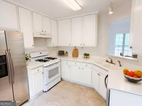 Kitchen - 1192 Eagles Pass, Mcdonough, GA 30253 photo 1 of 4