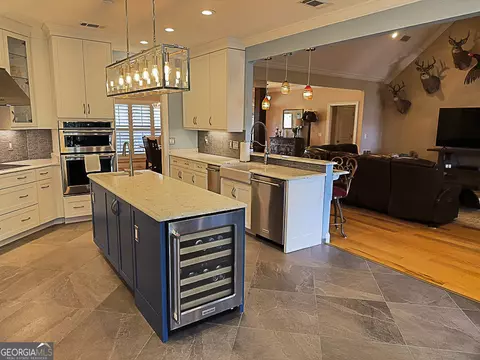 Kitchen - 519 Thompson Level Rd, Lyons, GA 30436 photo 4 of 5