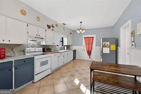 Kitchen - 178 Hamilton Ave, Winder, GA 30680 photo 2 of 4