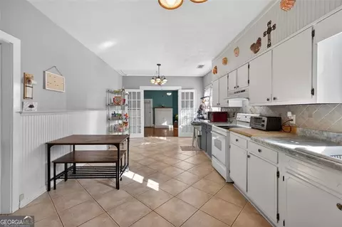 Kitchen - 178 Hamilton Ave, Winder, GA 30680 photo 1 of 4