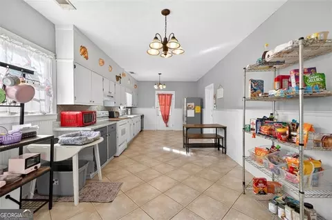 Kitchen - 178 Hamilton Ave, Winder, GA 30680 photo 4 of 4