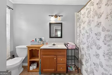 Bath - 178 Hamilton Ave, Winder, GA 30680 photo 2 of 3