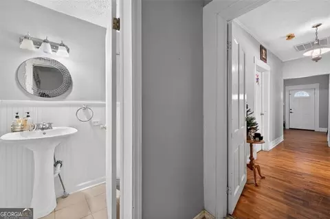 Entry Way - 178 Hamilton Ave, Winder, GA 30680 photo 3 of 3